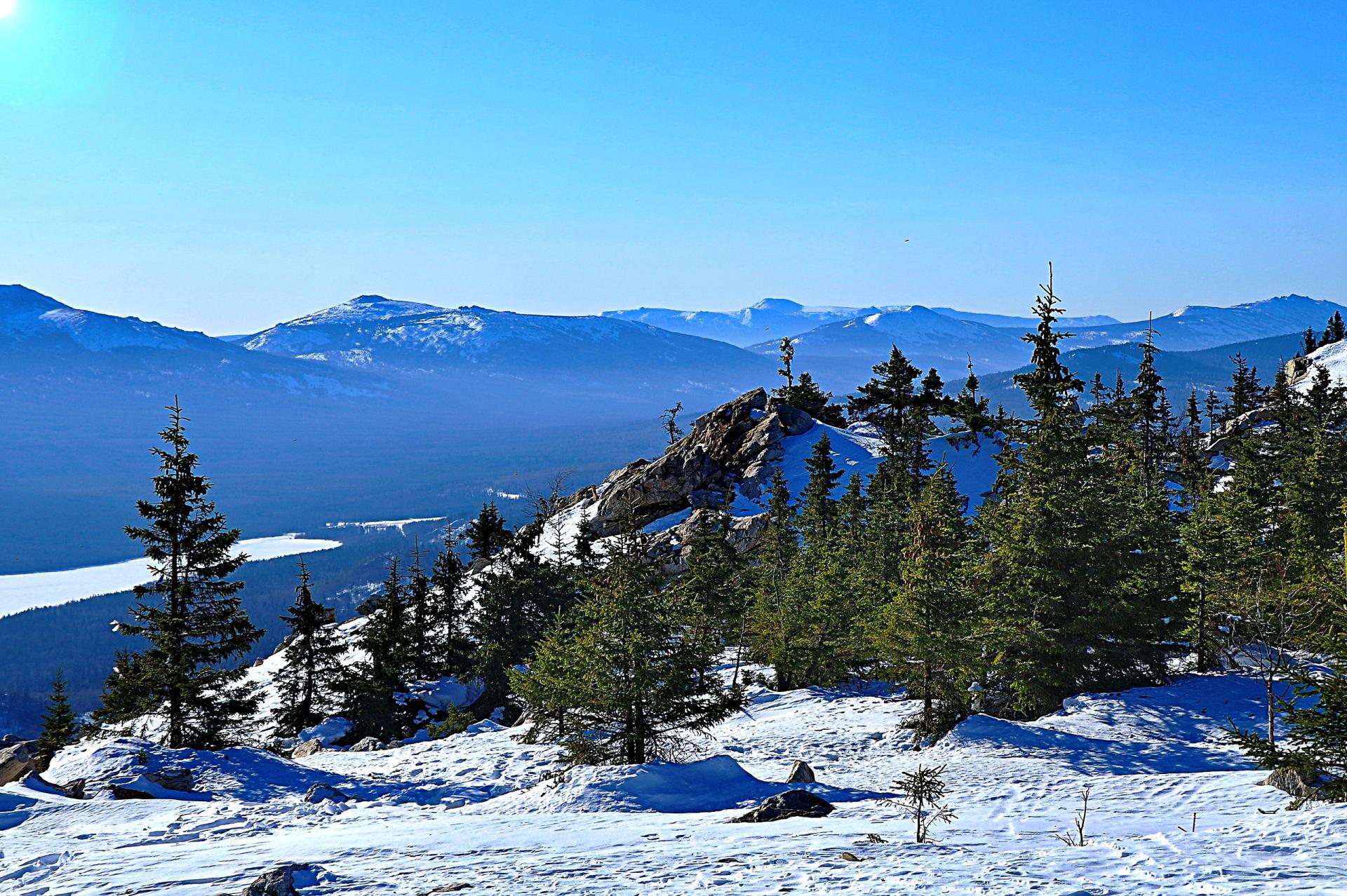 Высокогорное озеро Зюраткуль зимой